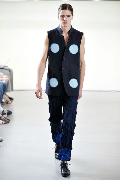 Look 30